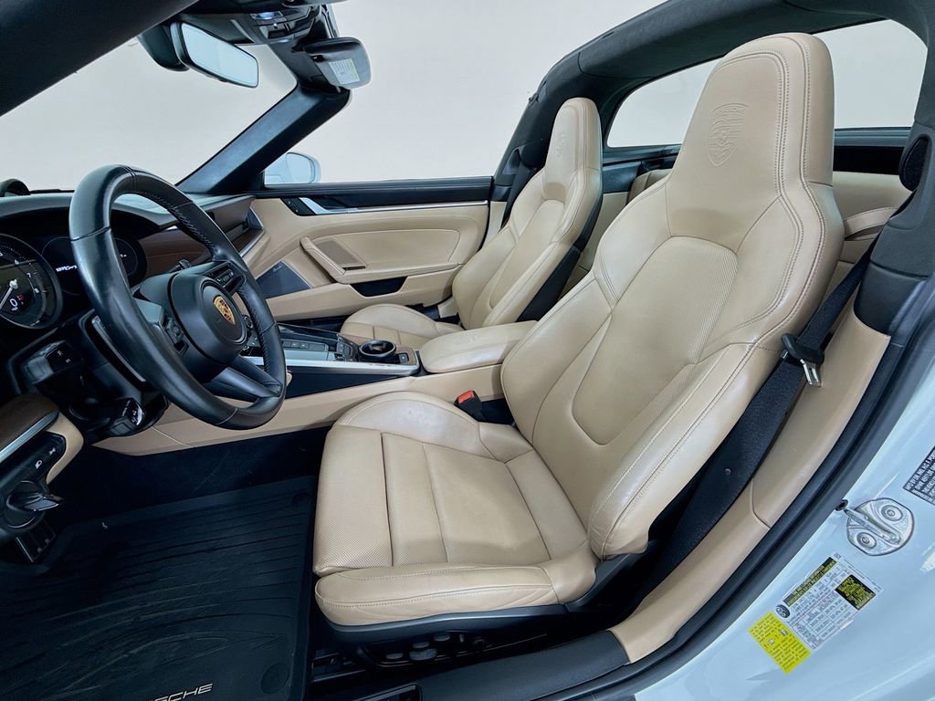 Certified 2022 Porsche 911 Targa 4S AWD/4WD image 5