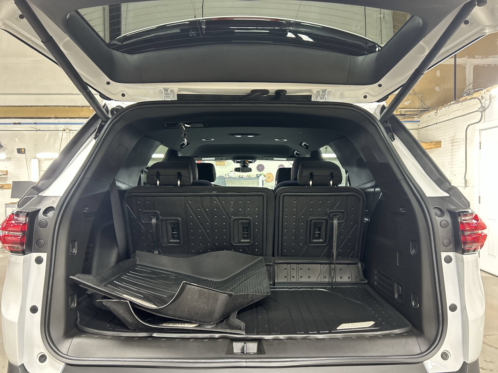 Certified 2023 Chevrolet Traverse LT w/ Midnight/Sport Edition AWD/4WD image 26