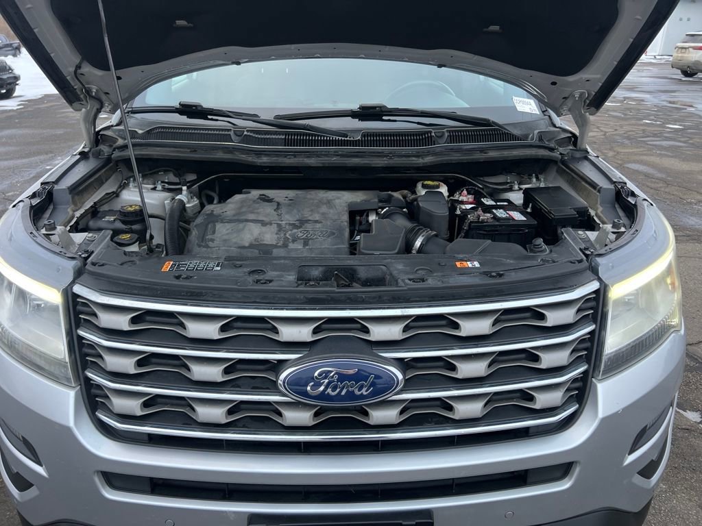 Used 2017 Ford Explorer XLT w/ Equipment Group 202A image 26