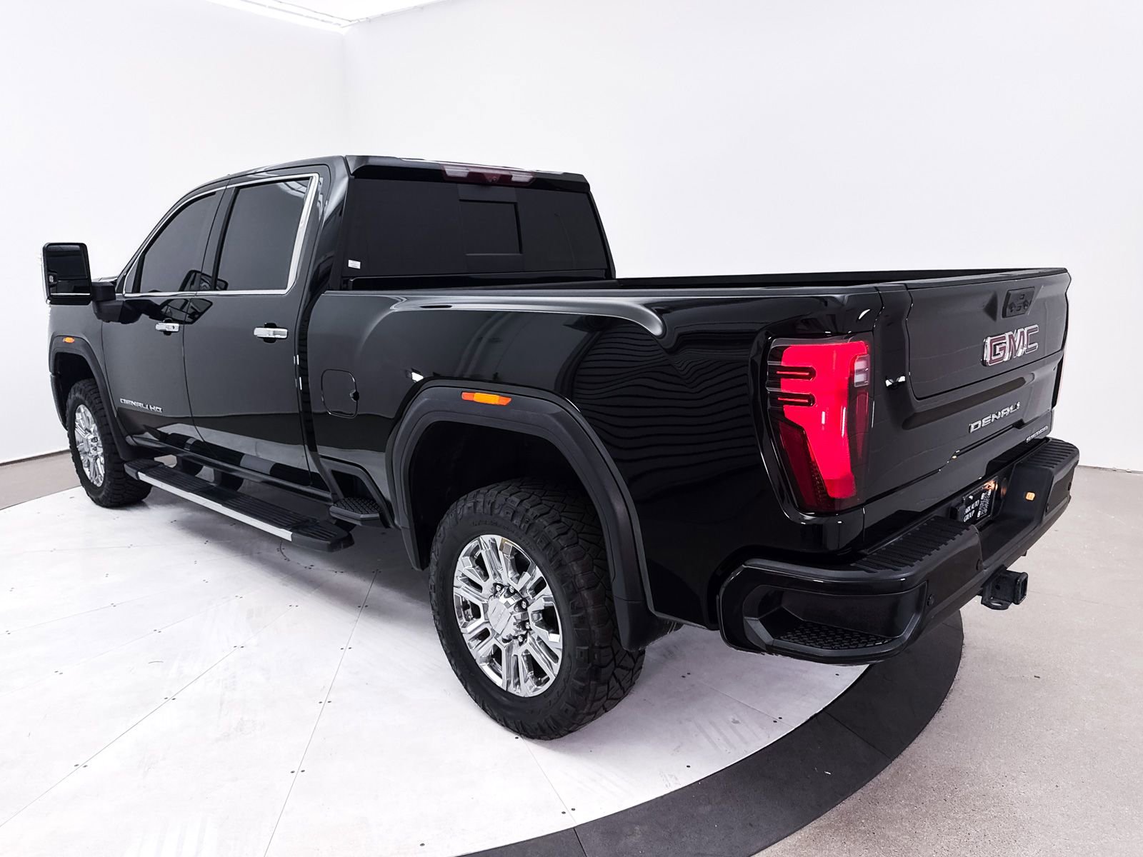 Used 2025 GMC Sierra 3500 Denali w/ Denali Reserve Package AWD/4WD image 18