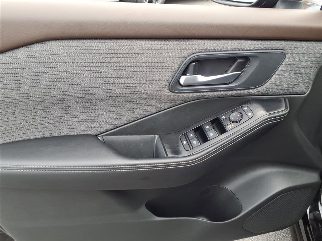 Used 2023 Nissan Rogue SV image 15