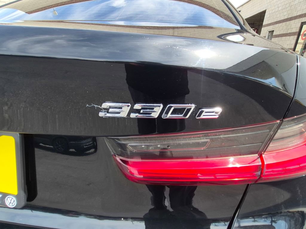 Used 2021 BMW 330e w/ Convenience Package image 15