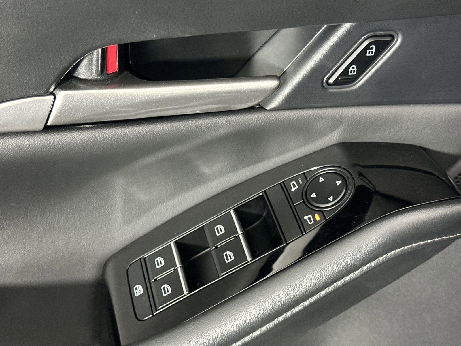 Used 2025 MAZDA CX-30 AWD 2.5 S w/ Select Sport Pkg image 17