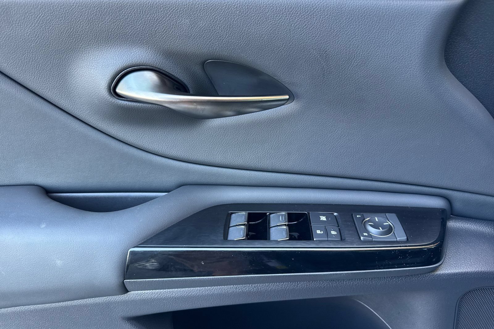 Certified 2025 Lexus ES 350 w/ Accessory Package (Z1) FWD image 12