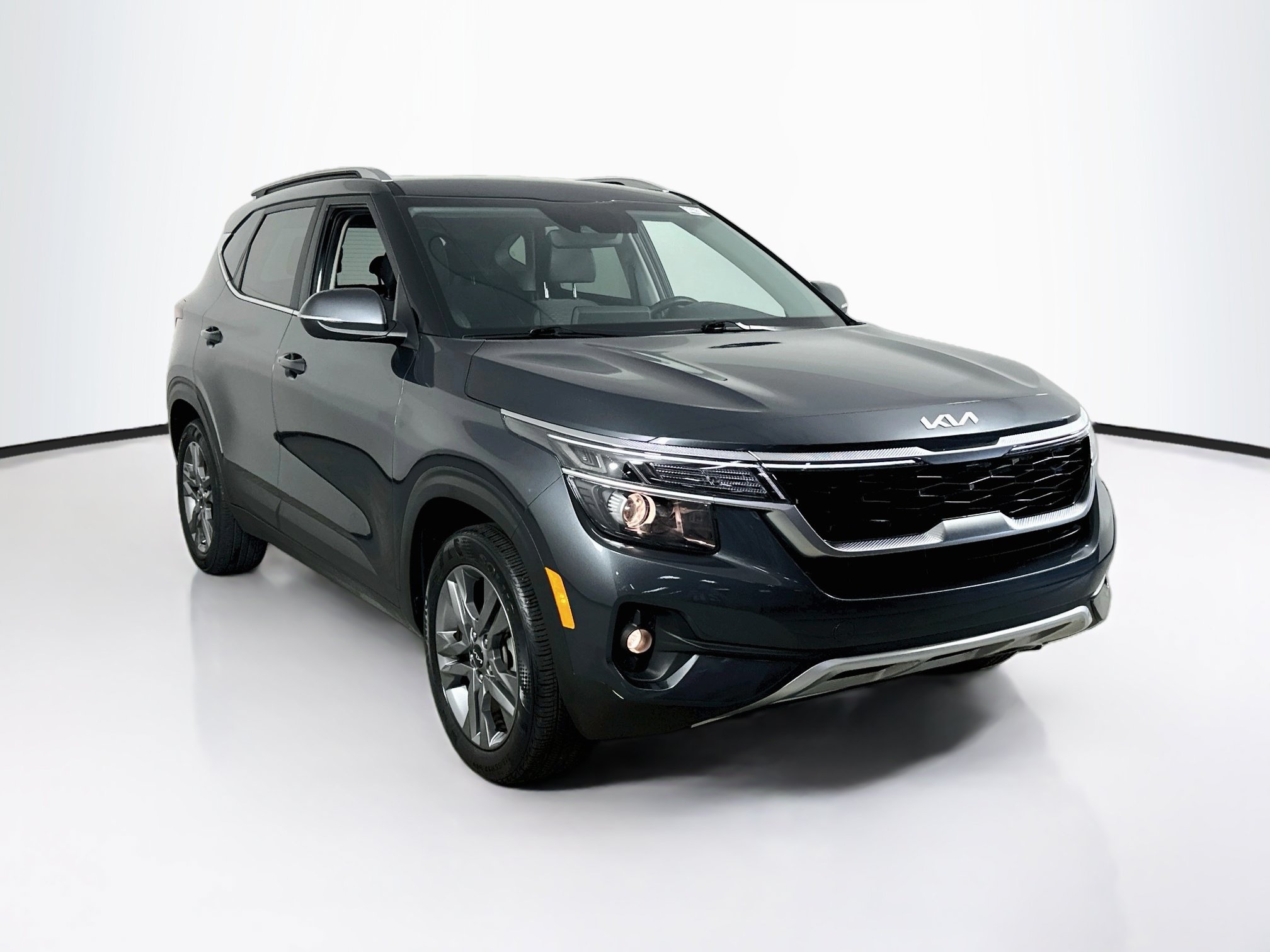 Used 2023 Kia Seltos S FWD image 3