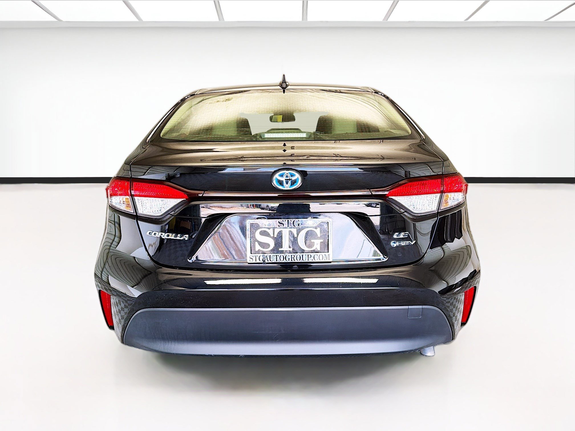 Used 2025 Toyota Corolla LE w/ LE Premium Package FWD image 5