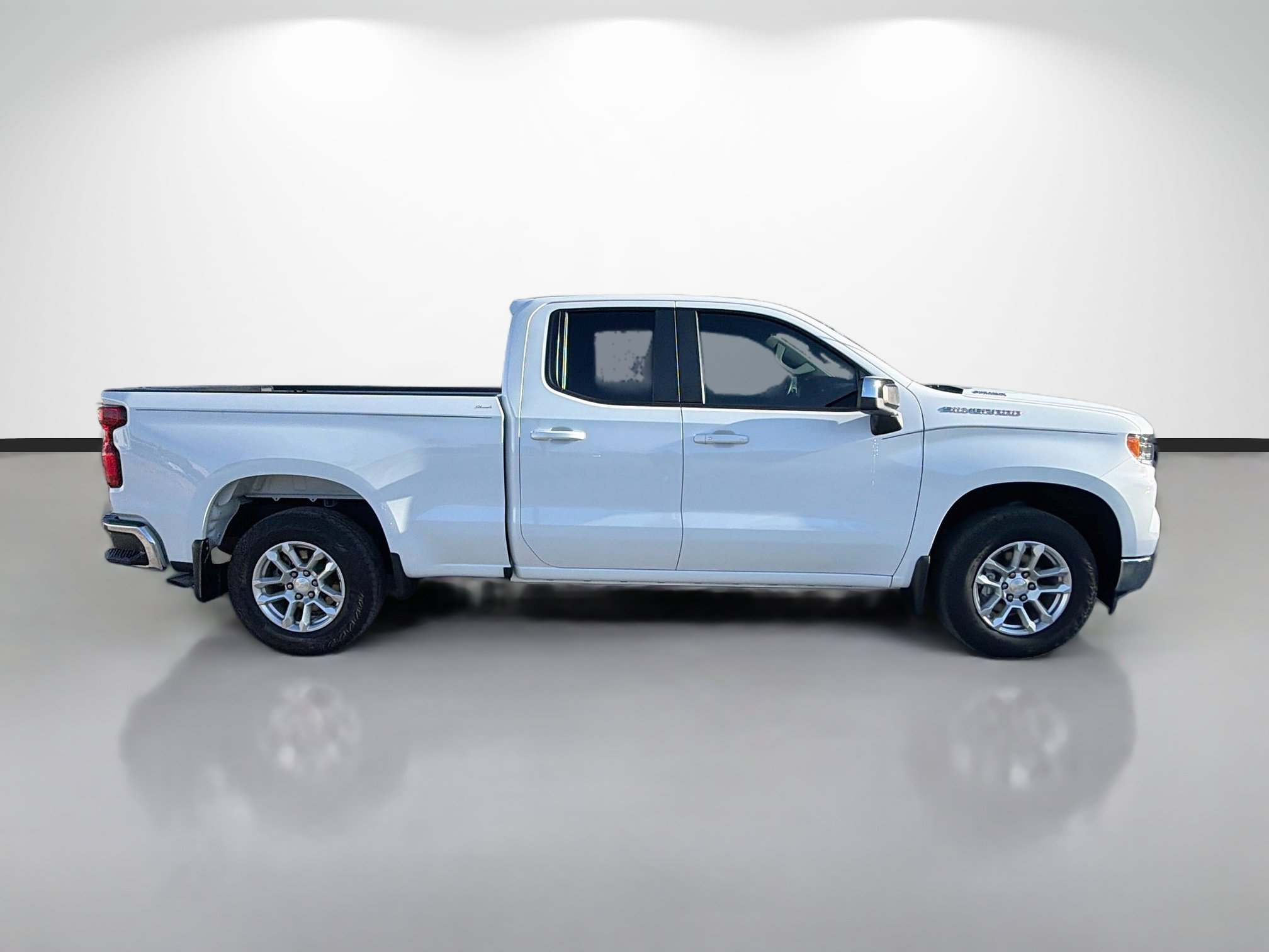 Used 2023 Chevrolet Silverado 1500 LT RWD image 2