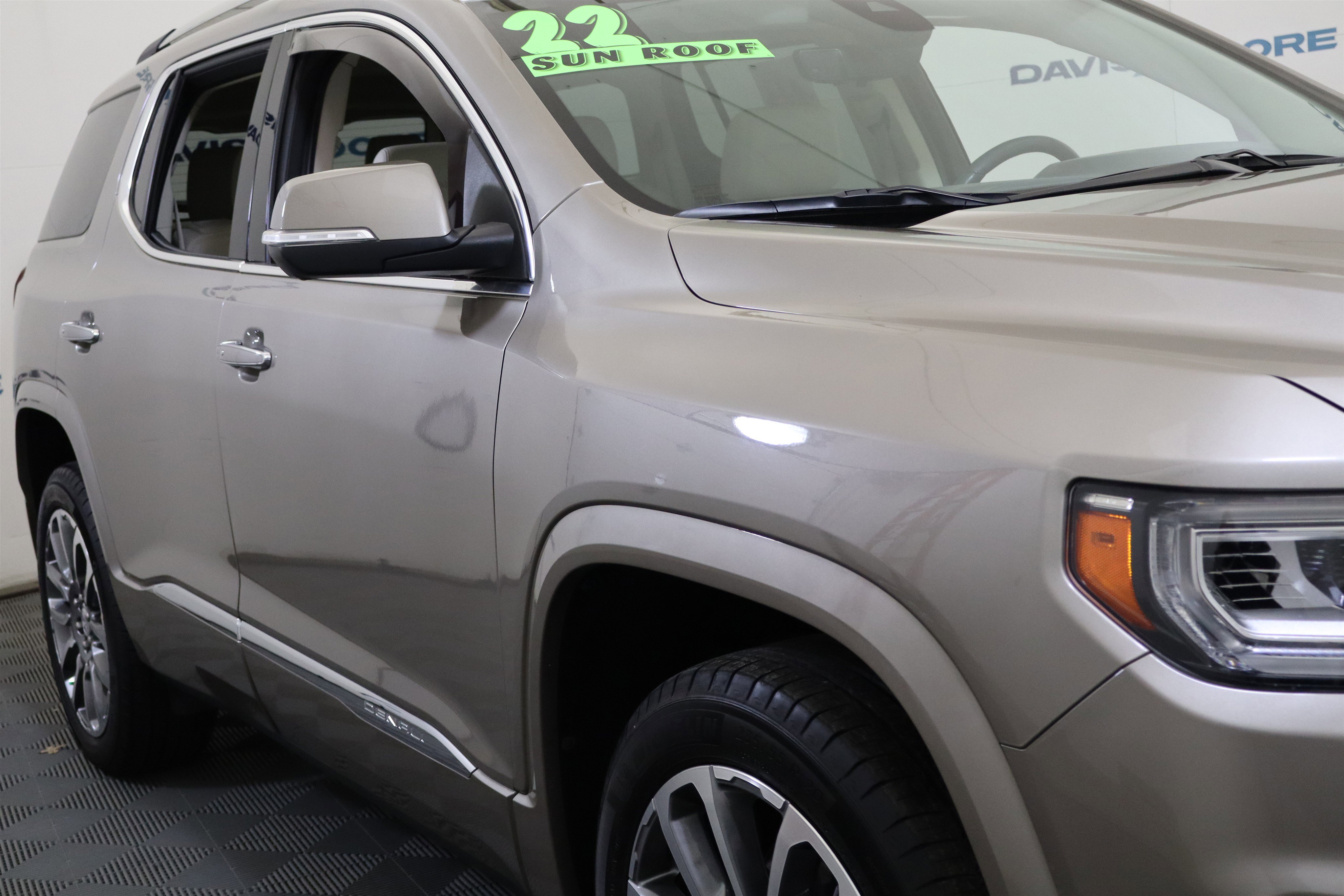 Used 2022 GMC Acadia Denali w/ Denali Ultimate Package image 3