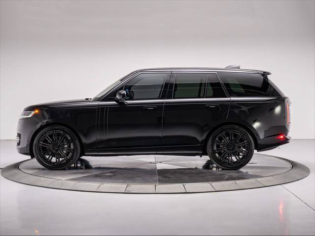 Used 2023 Land Rover Range Rover SE AWD/4WD image 2