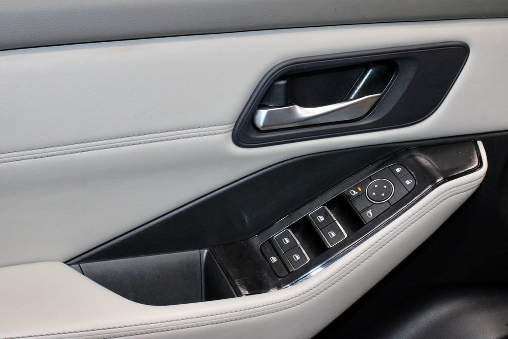 Certified 2025 Nissan Rogue SL AWD/4WD image 23