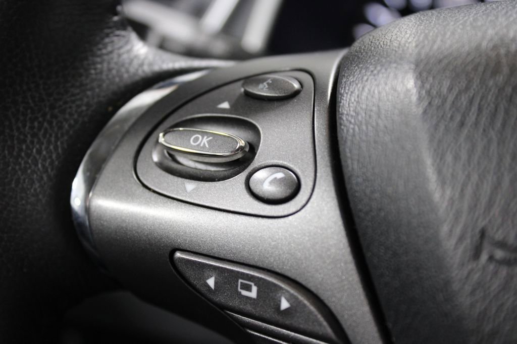 Used 2023 Nissan Murano SV image 34