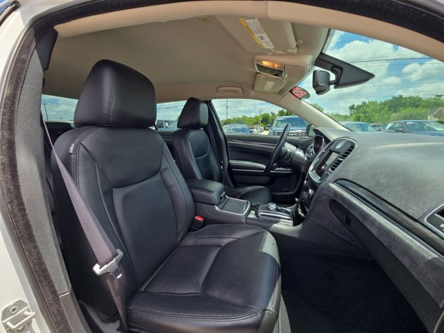 Used 2022 Chrysler 300 Touring L RWD image 20