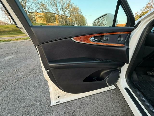 Used 2019 Lincoln Nautilus Reserve image 10