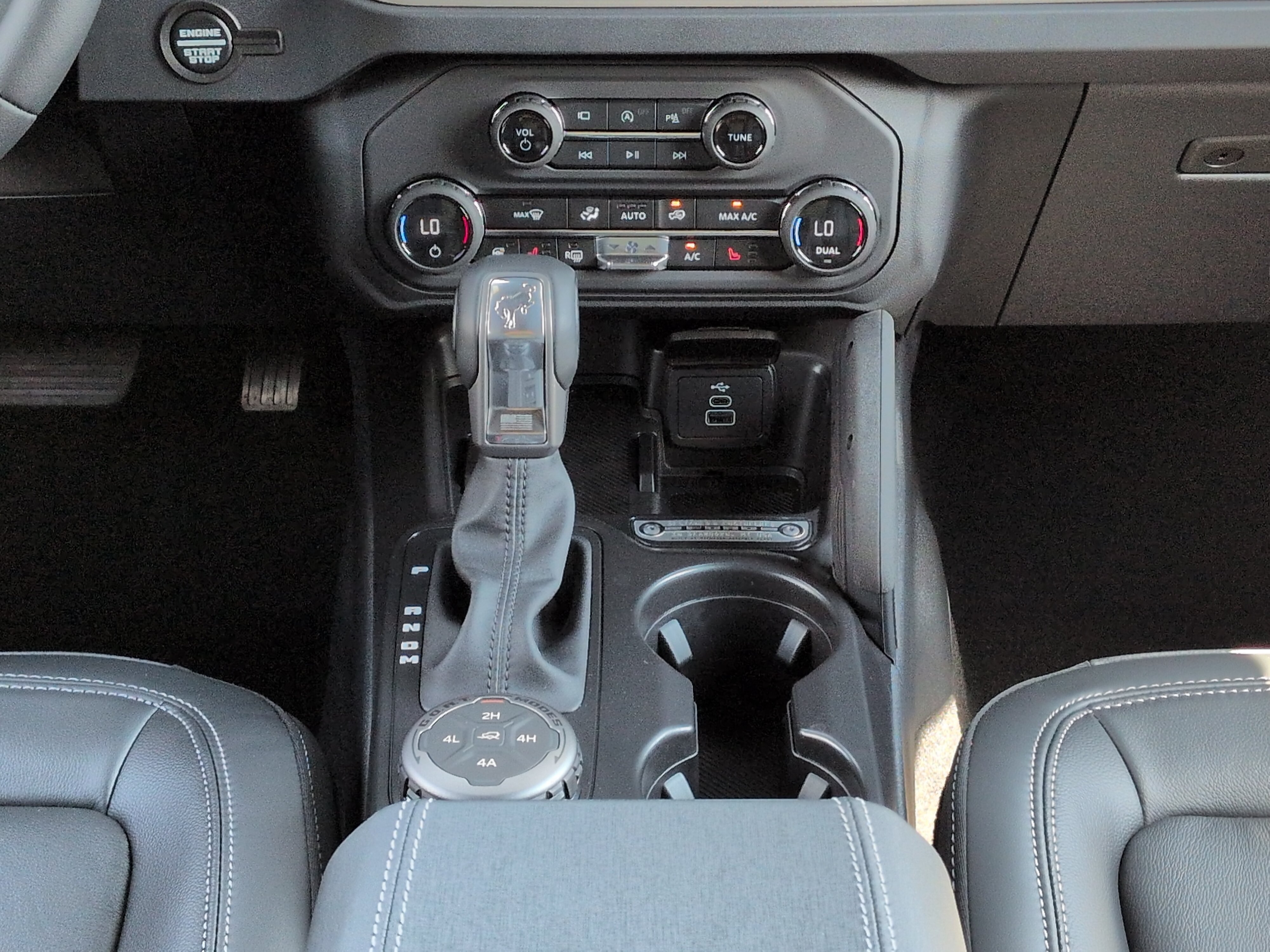 New 2026 Ford Bronco Outer Banks w/ Sasquatch Package AWD/4WD image 17