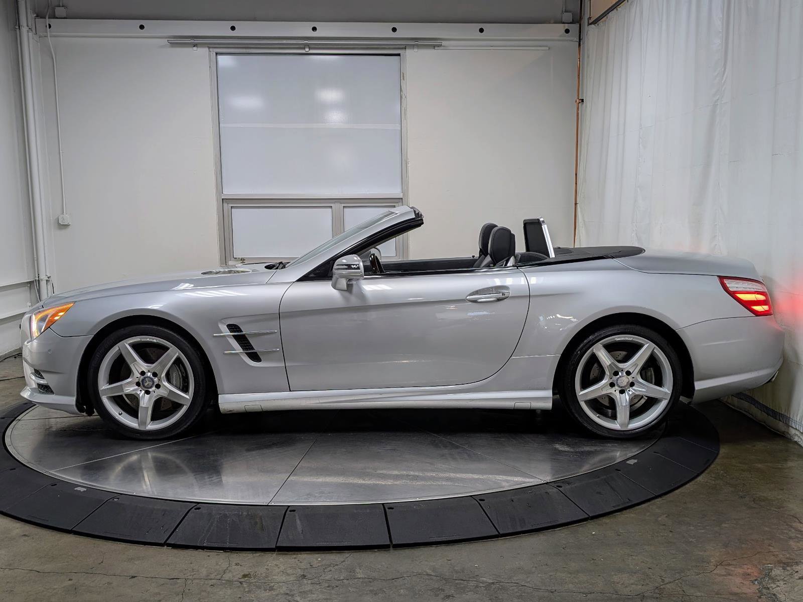 Used 2013 Mercedes-Benz SL 550 w/ Premium Pkg image 6
