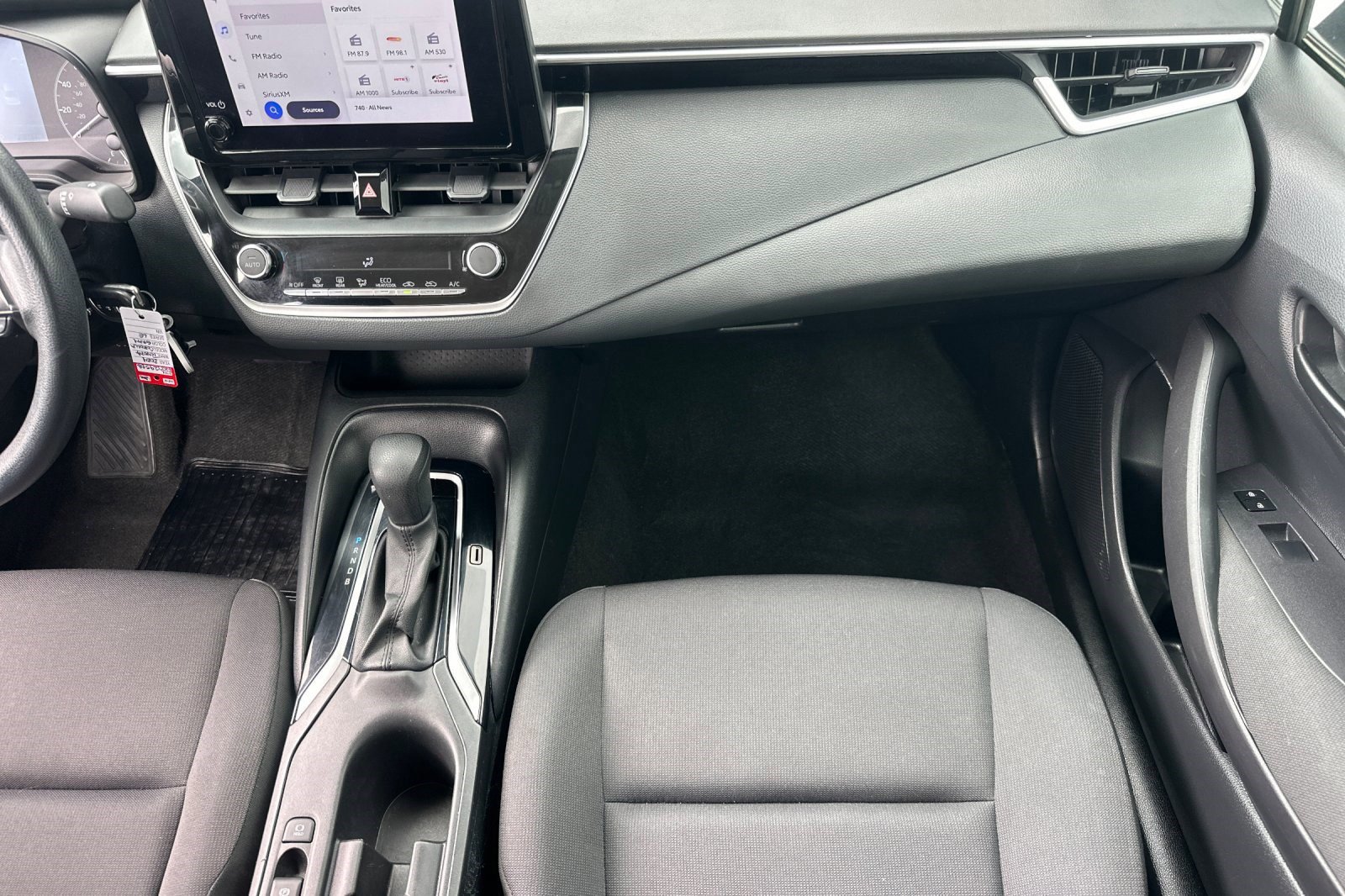 Used 2024 Toyota Corolla LE image 29