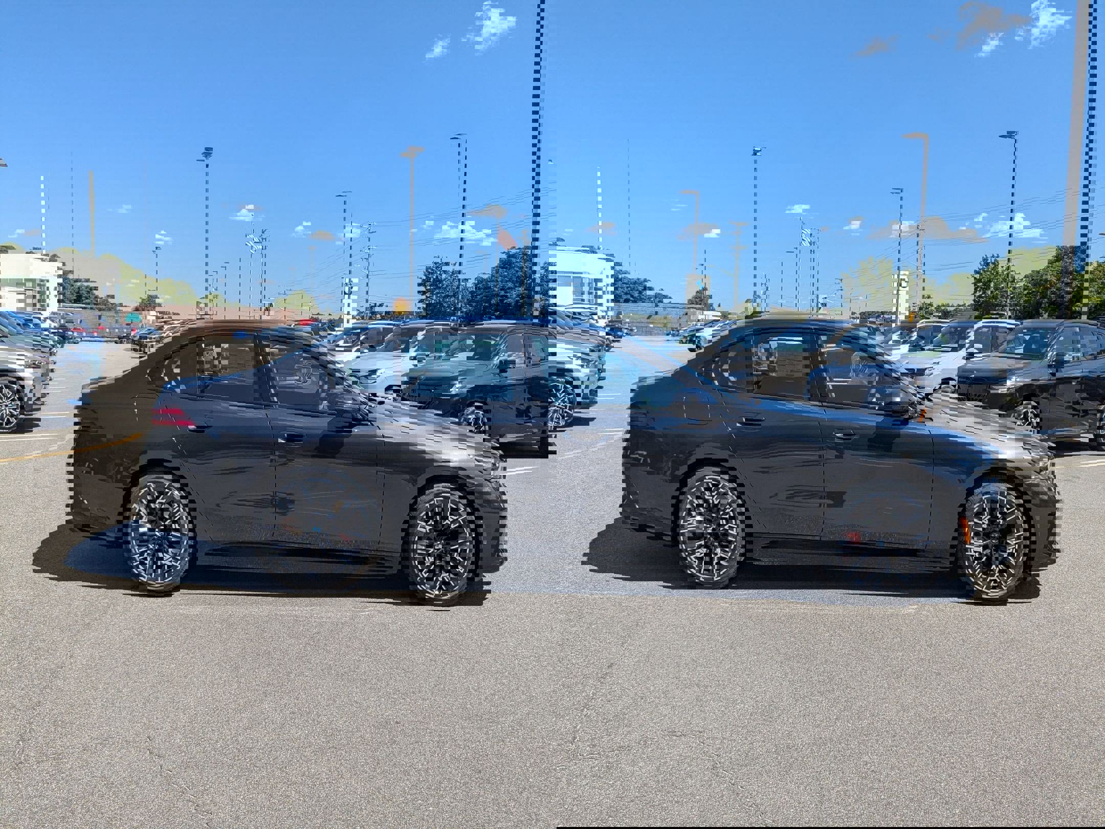 New 2026 BMW i5 eDrive40 w/ M Sport Package image 2