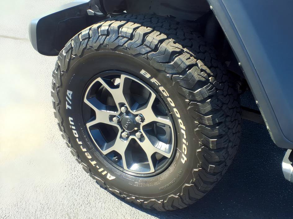 Used 2018 Jeep Wrangler Unlimited Rubicon w/ Dual Top Group AWD/4WD image 10