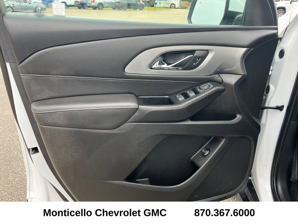 Used 2023 Chevrolet Traverse LT FWD image 10