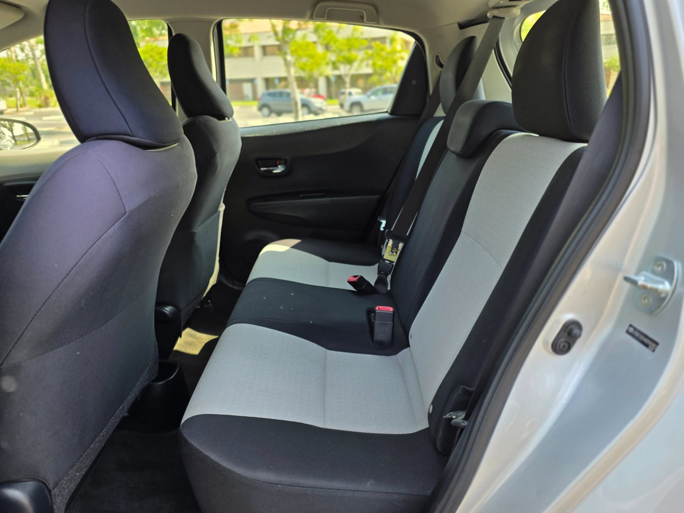 Used 2013 Toyota Yaris LE FWD image 11