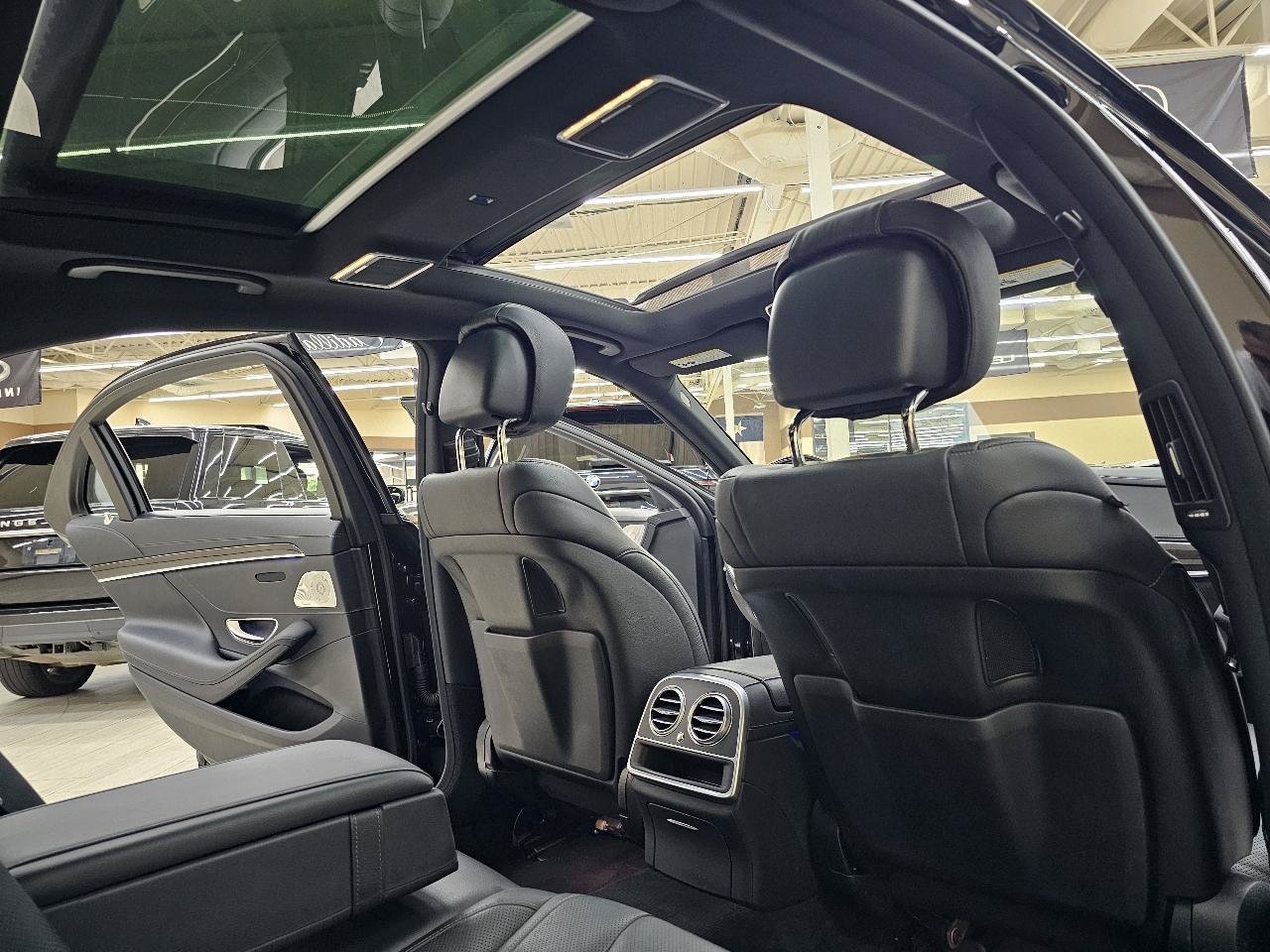 Used 2017 Mercedes-Benz S 550 Sedan image 26
