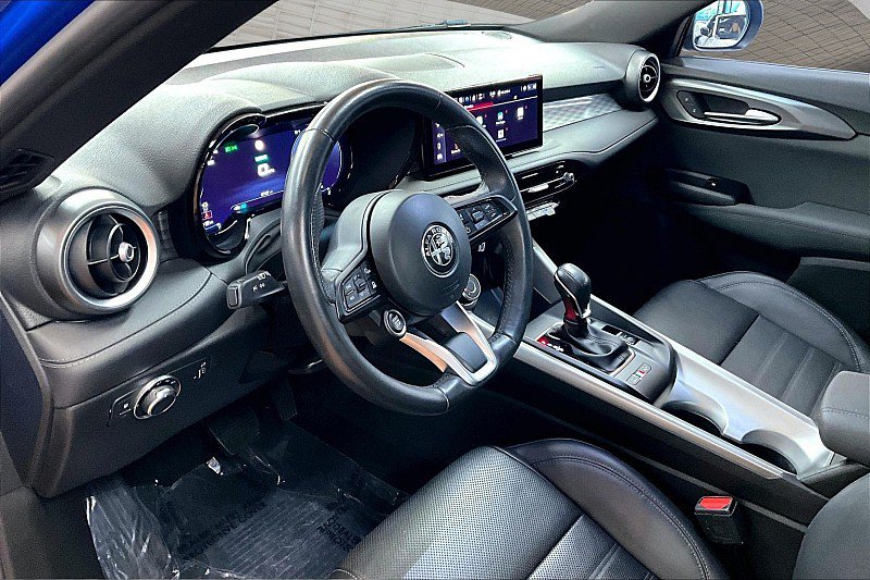Used 2024 Alfa Romeo Tonale Ti w/ Premium Interior Package AWD/4WD image 11