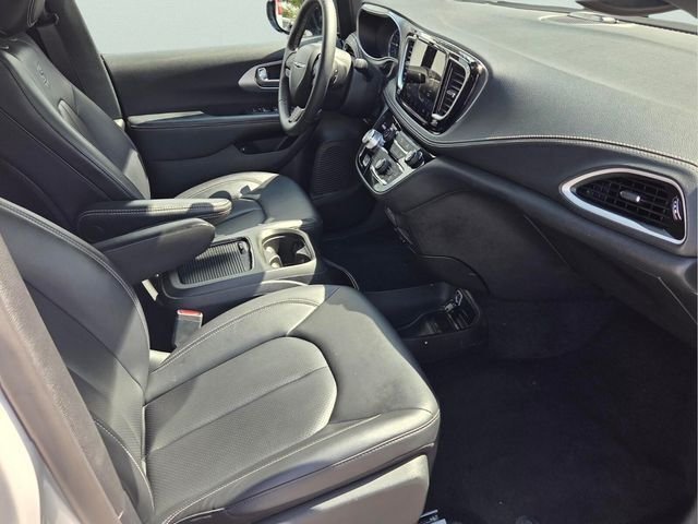 Used 2024 Chrysler Pacifica Limited FWD image 20