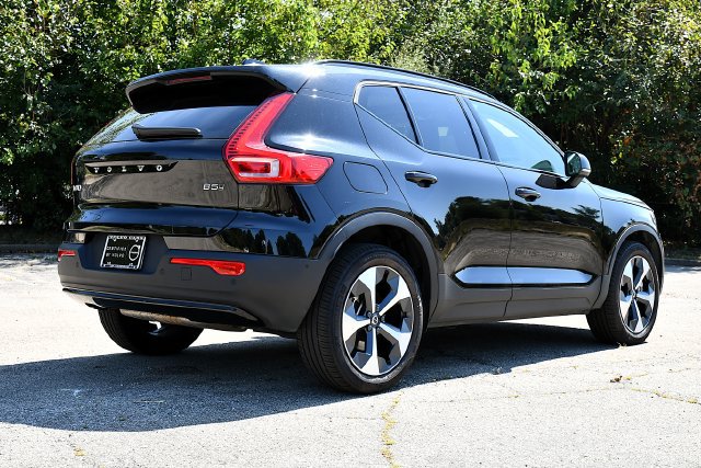 Certified 2026 Volvo XC40 B5 Plus AWD/4WD image 7