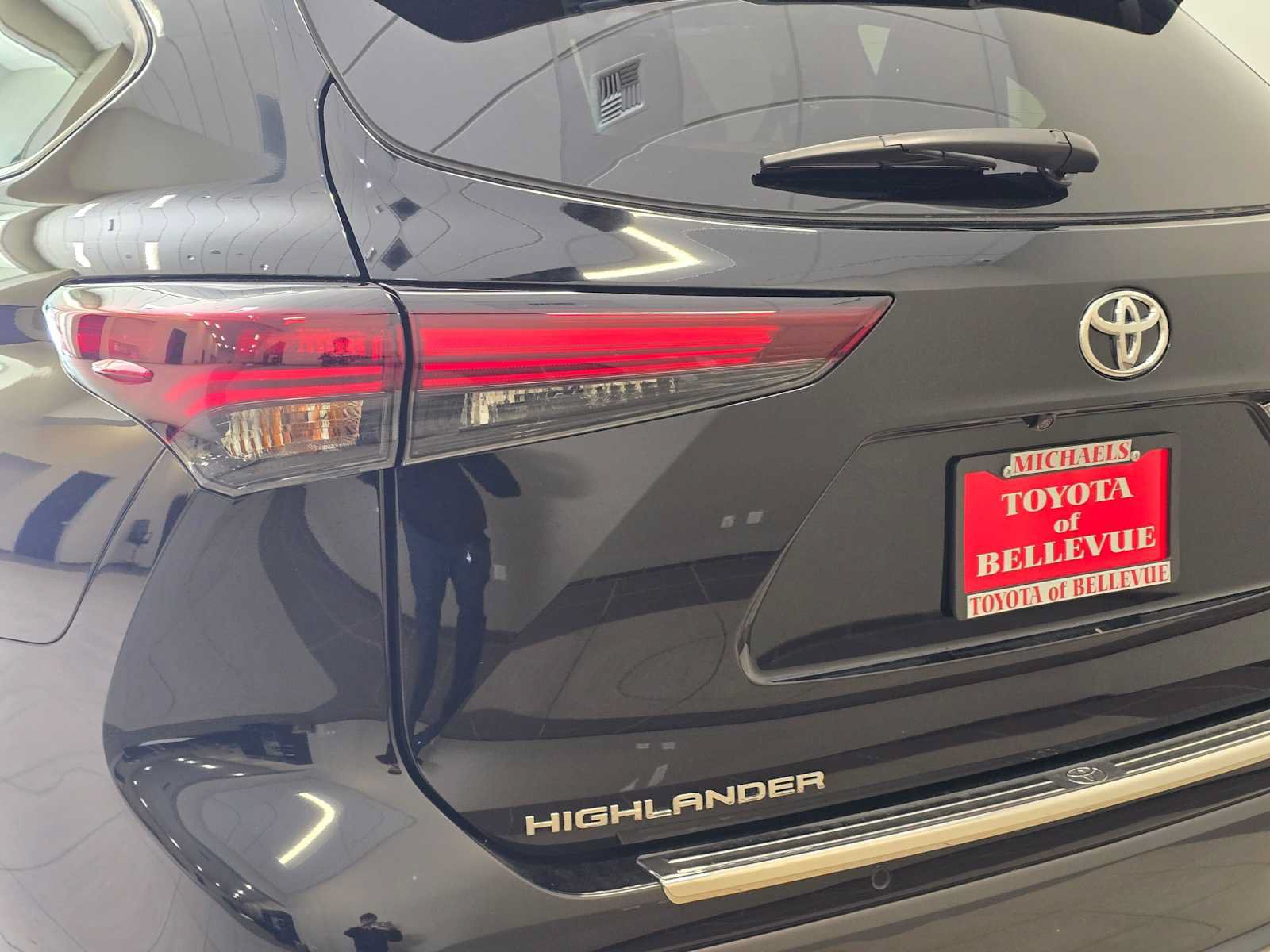 Certified 2026 Toyota Highlander Limited AWD/4WD image 7