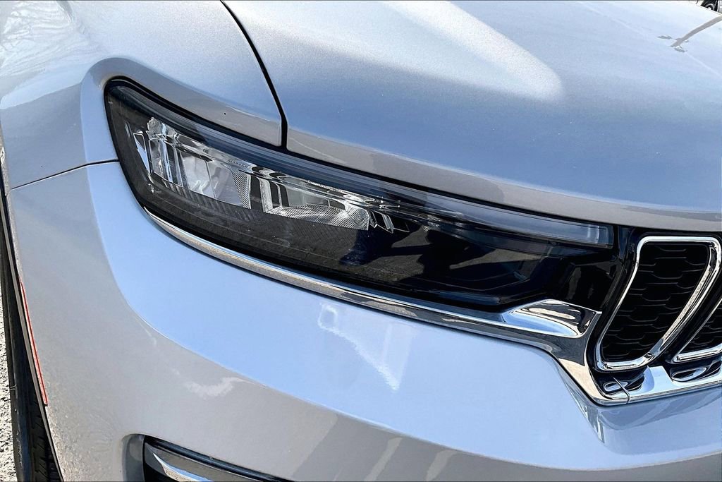 Used 2023 Jeep Grand Cherokee Limited image 29