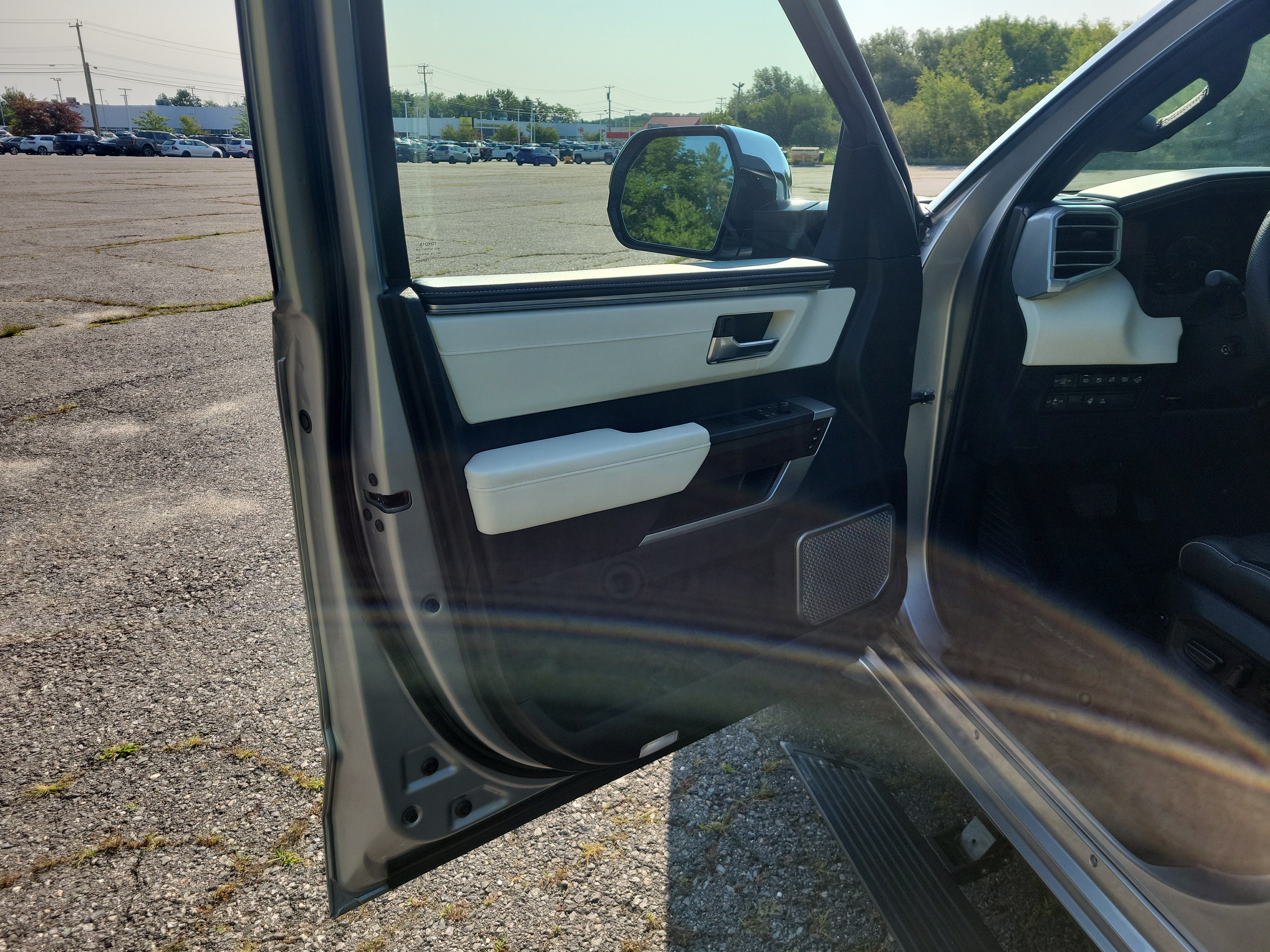 Used 2024 Toyota Sequoia Capstone AWD/4WD image 15