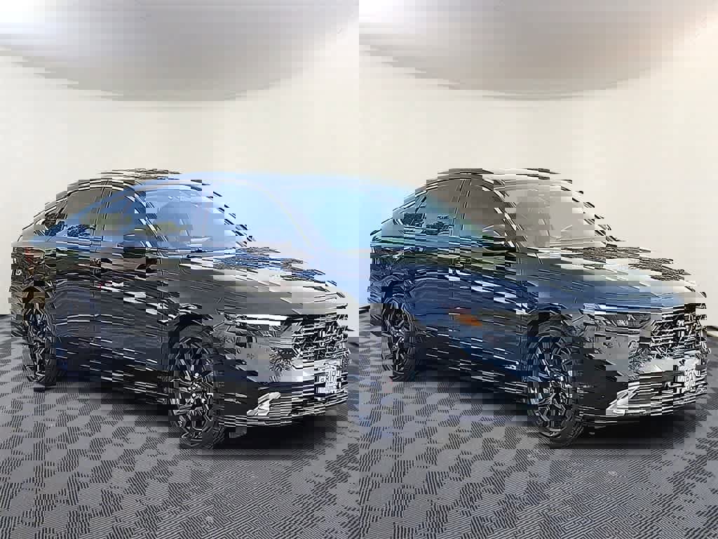 Used 2025 Honda Accord Touring image 3