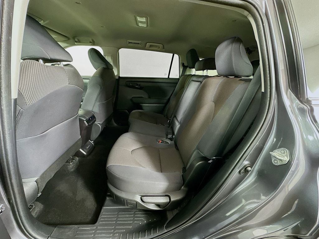Used 2023 Toyota Highlander LE image 24