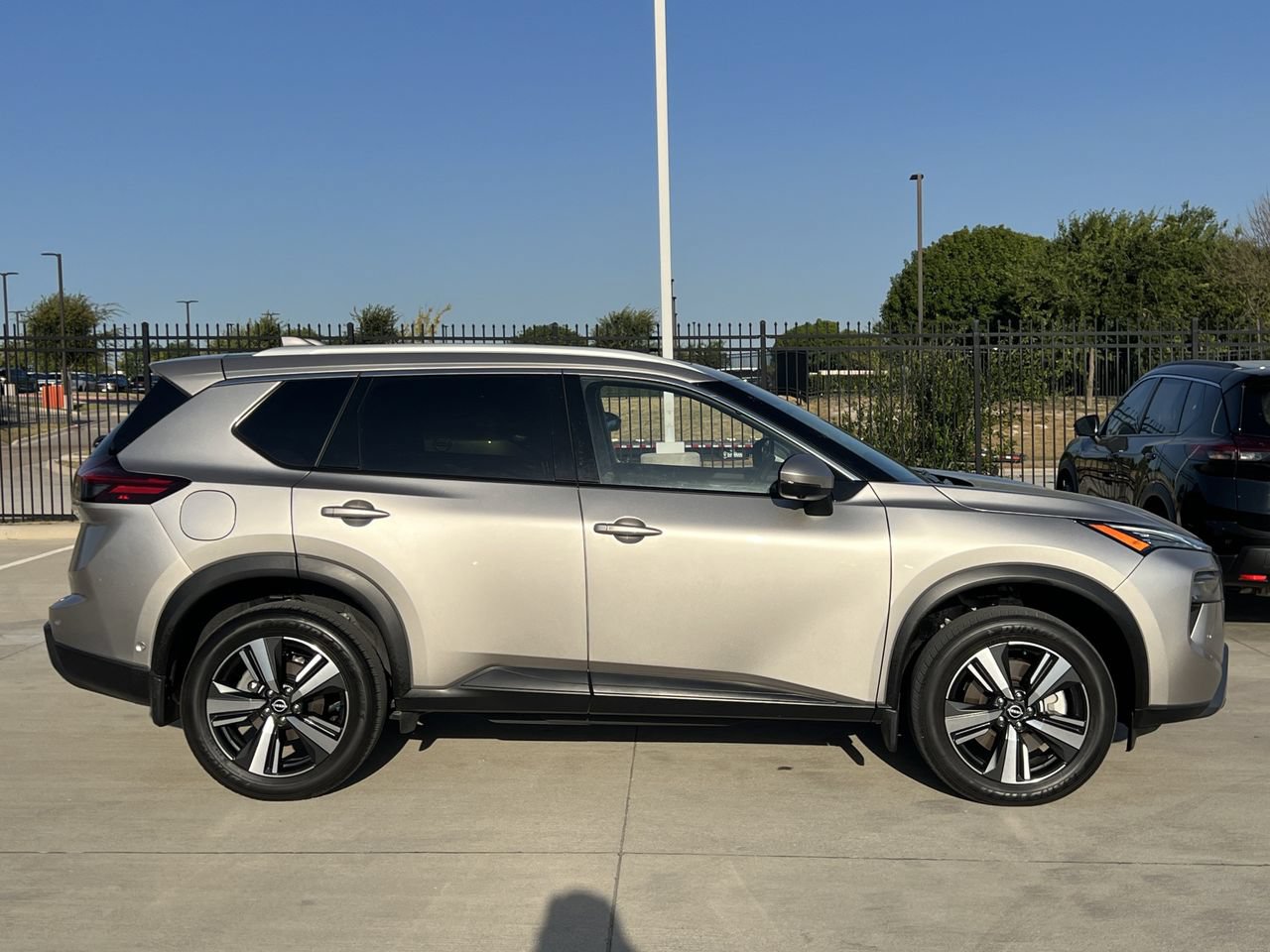 Certified 2025 Nissan Rogue SL w/ Tech Package AWD/4WD image 3