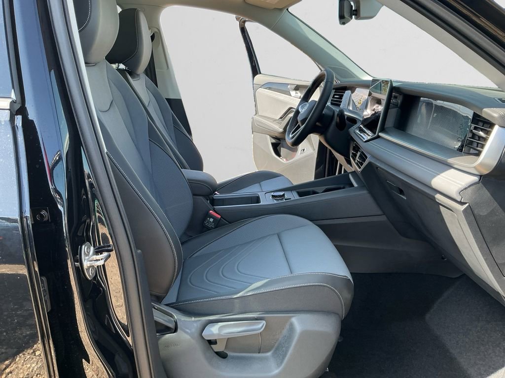 New 2025 Volkswagen Tiguan SE image 15