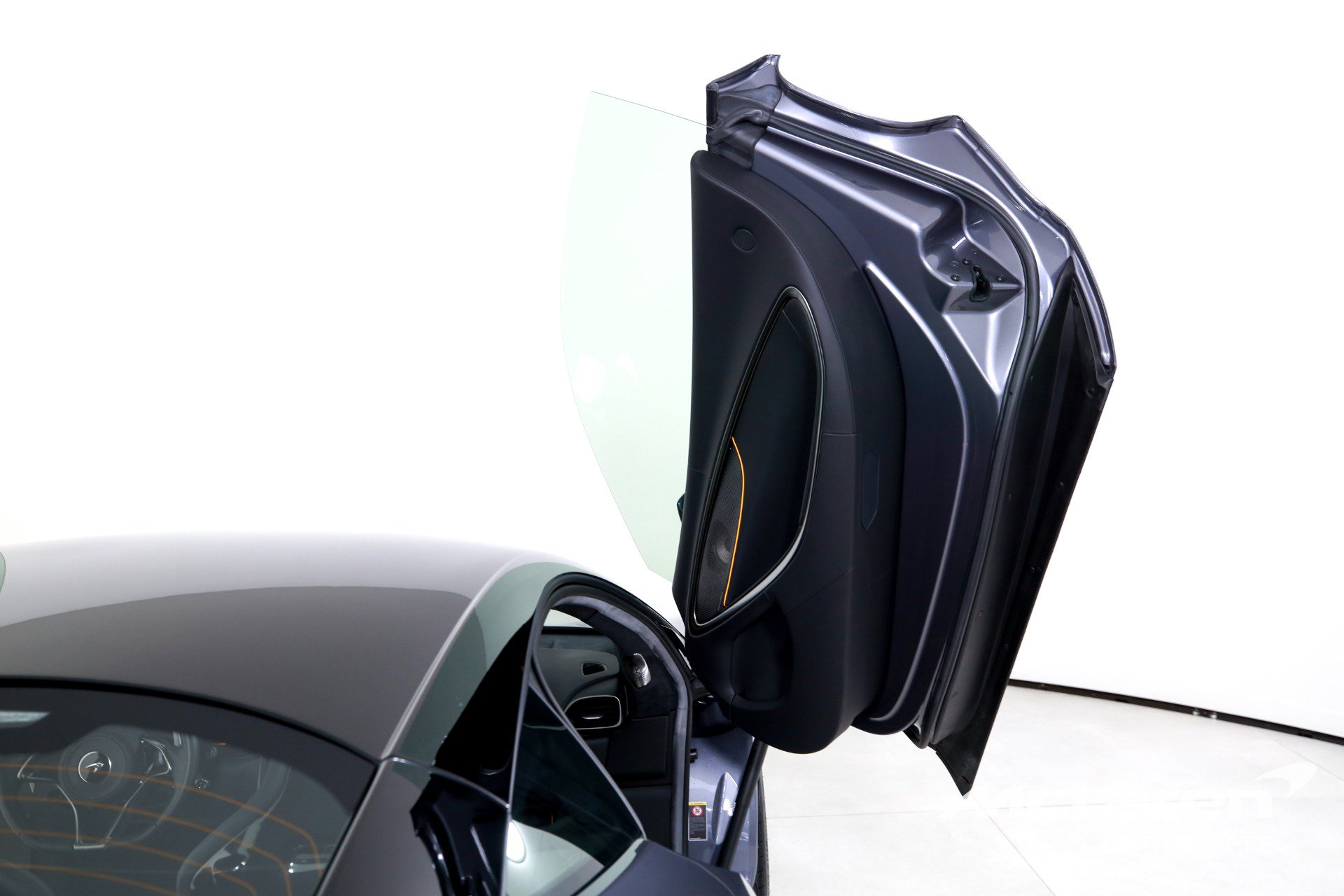 Used 2023 McLaren Artura image 18