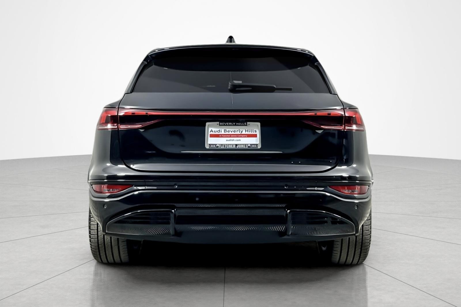 Used 2025 Audi SQ6 e-tron Premium w/ Convenience Package AWD/4WD image 4