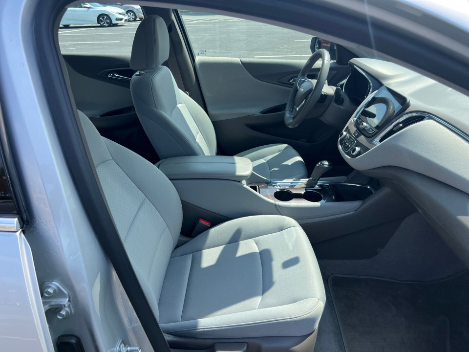 Used 2017 Chevrolet Malibu Hybrid w/ Driver Confidence Package image 32