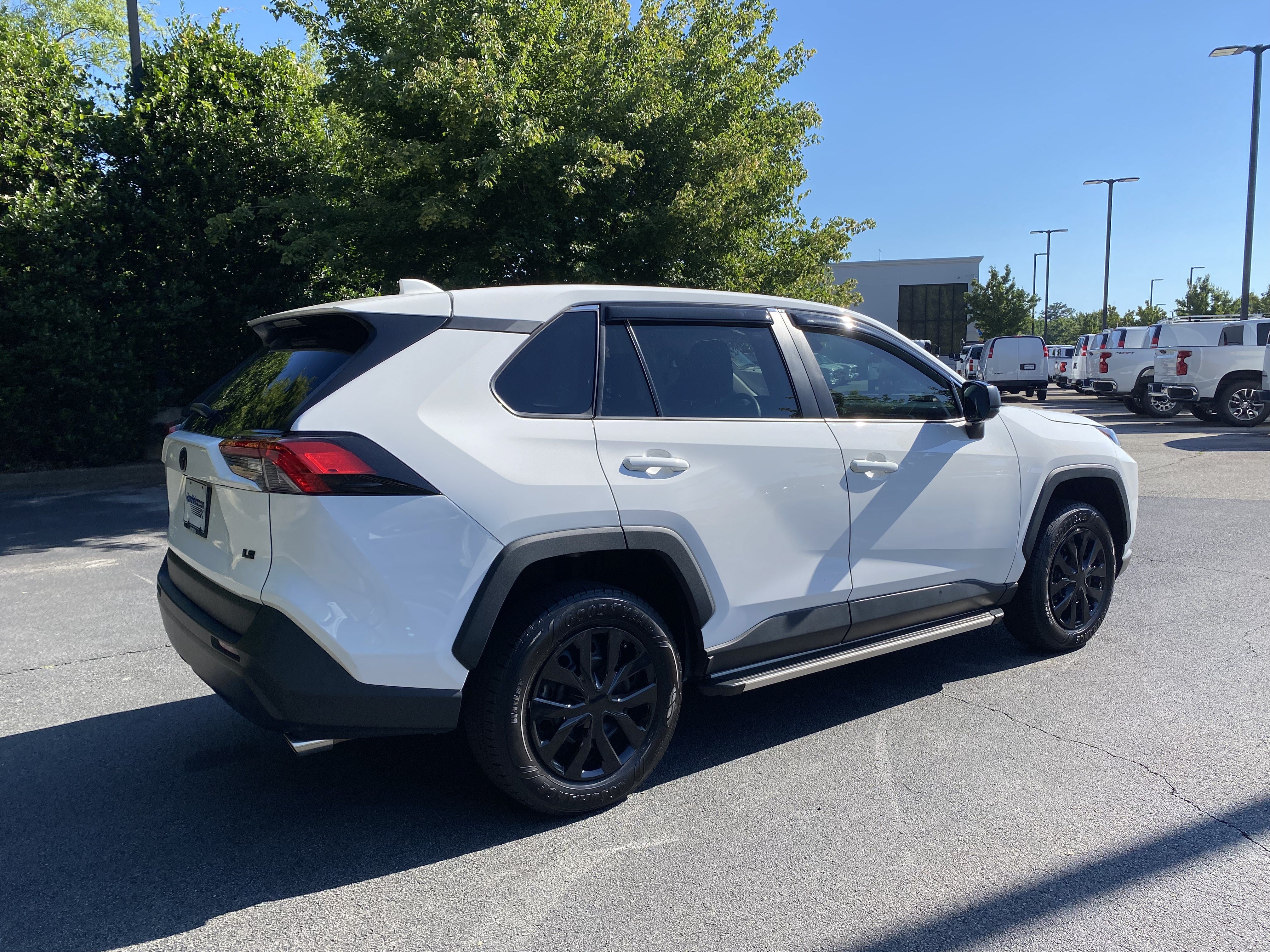 Used 2022 Toyota RAV4 LE FWD image 9