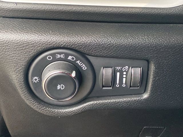 Used 2025 Chrysler Pacifica Select FWD image 17