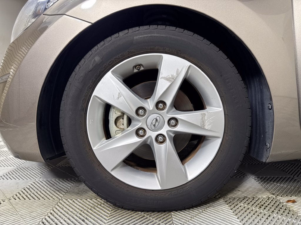 Used 2013 Hyundai Elantra GLS w/ Preferred Pkg FWD image 20