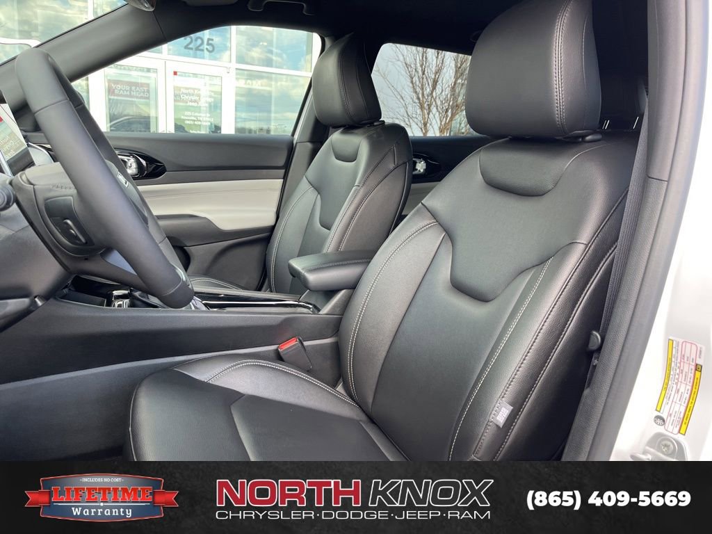 Used 2025 Jeep Compass Limited image 4