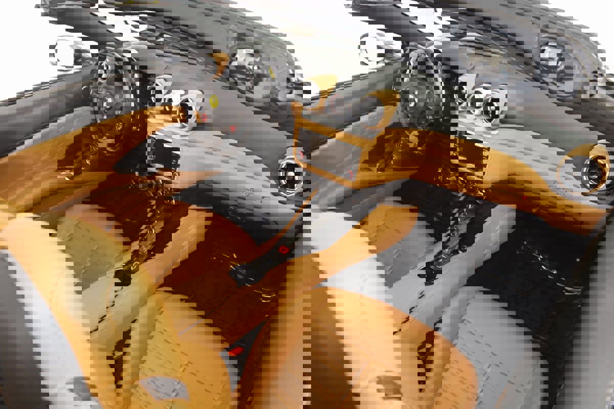 Used 2018 Ferrari California T image 17