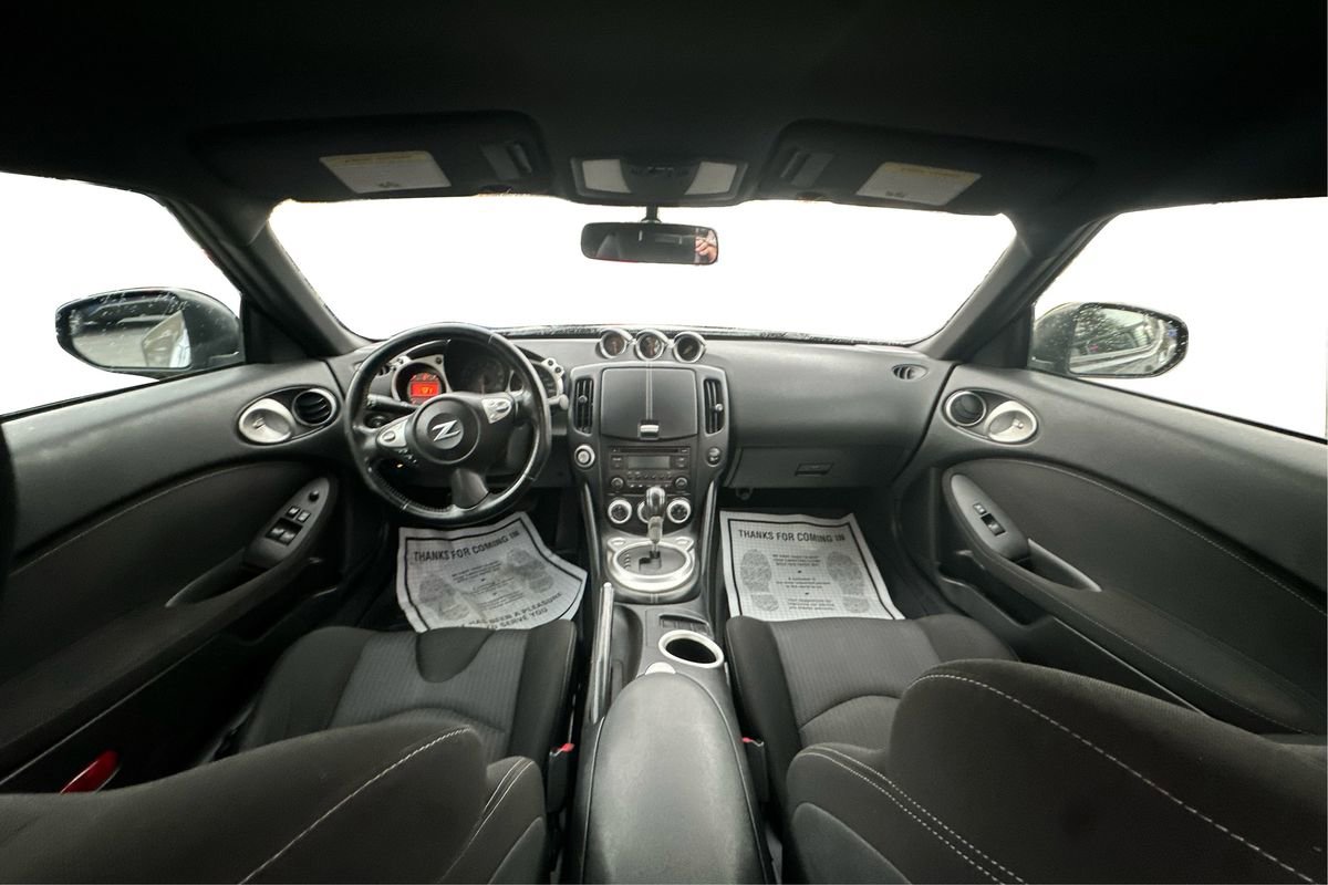 Used 2015 Nissan 370Z Coupe image 23