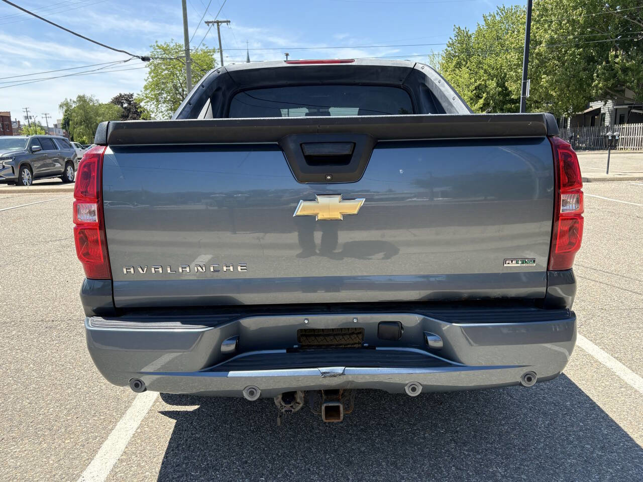 Used 2011 Chevrolet Avalanche LT w/ Luxury Package AWD/4WD image 14