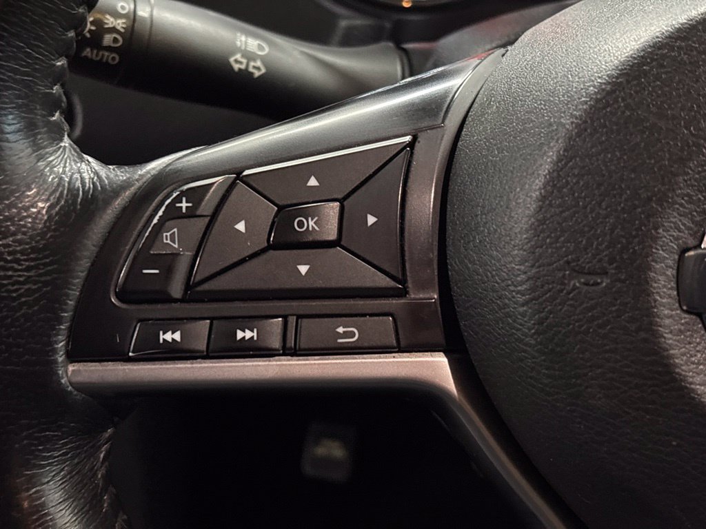 Used 2018 Nissan Rogue SV AWD/4WD image 25