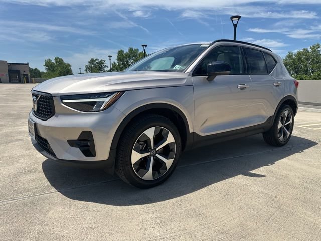 Certified 2023 Volvo XC40 B5 Plus w/ Climate Package AWD/4WD image 3