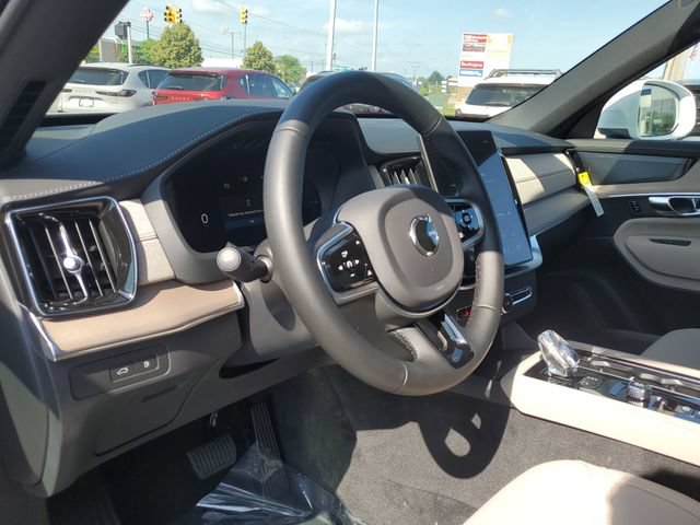 New 2026 Volvo XC90 T8 Plus w/ Protection Package AWD/4WD image 7