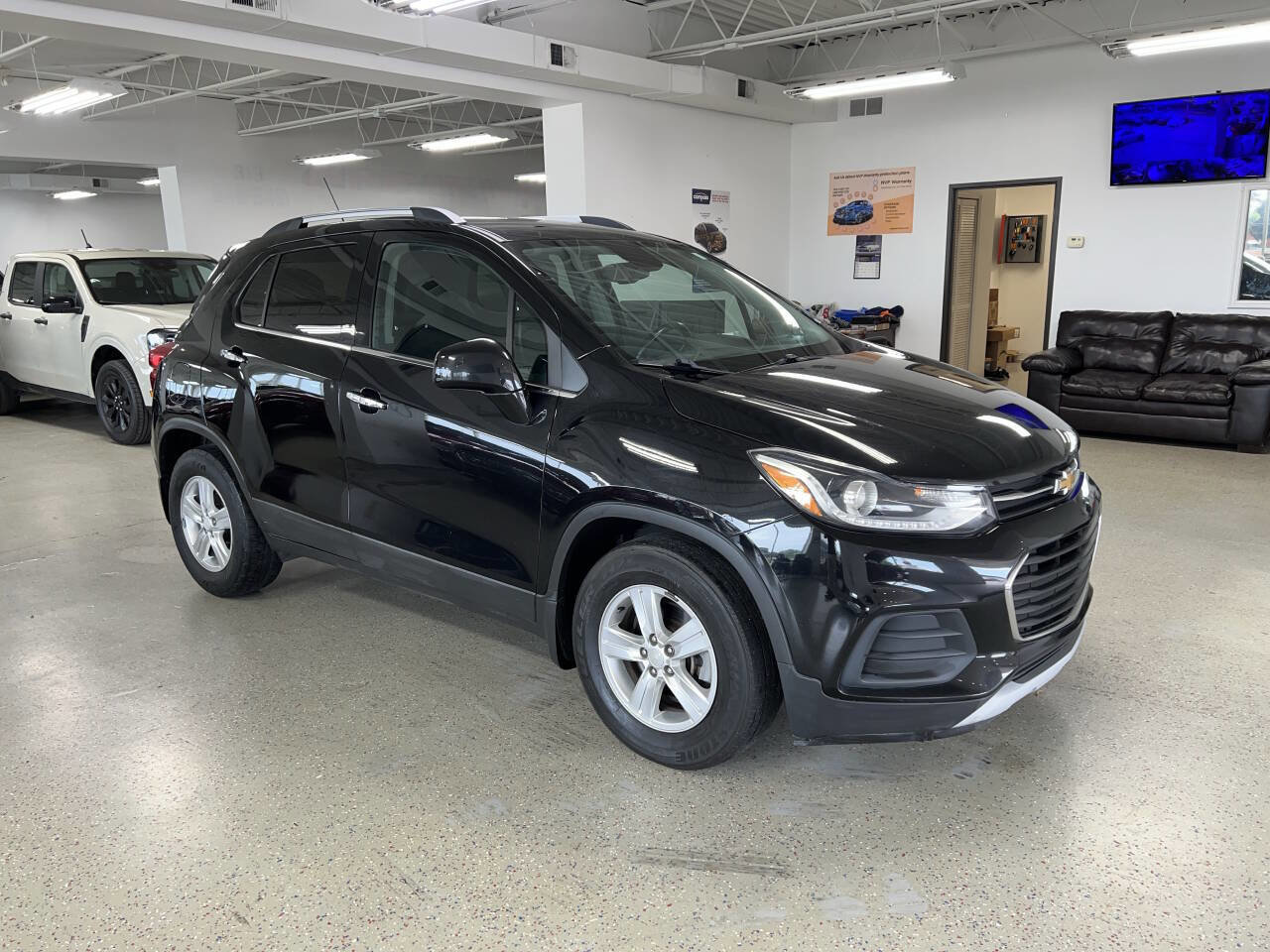 Used 2018 Chevrolet Trax LT w/ LT Convenience Package image 3