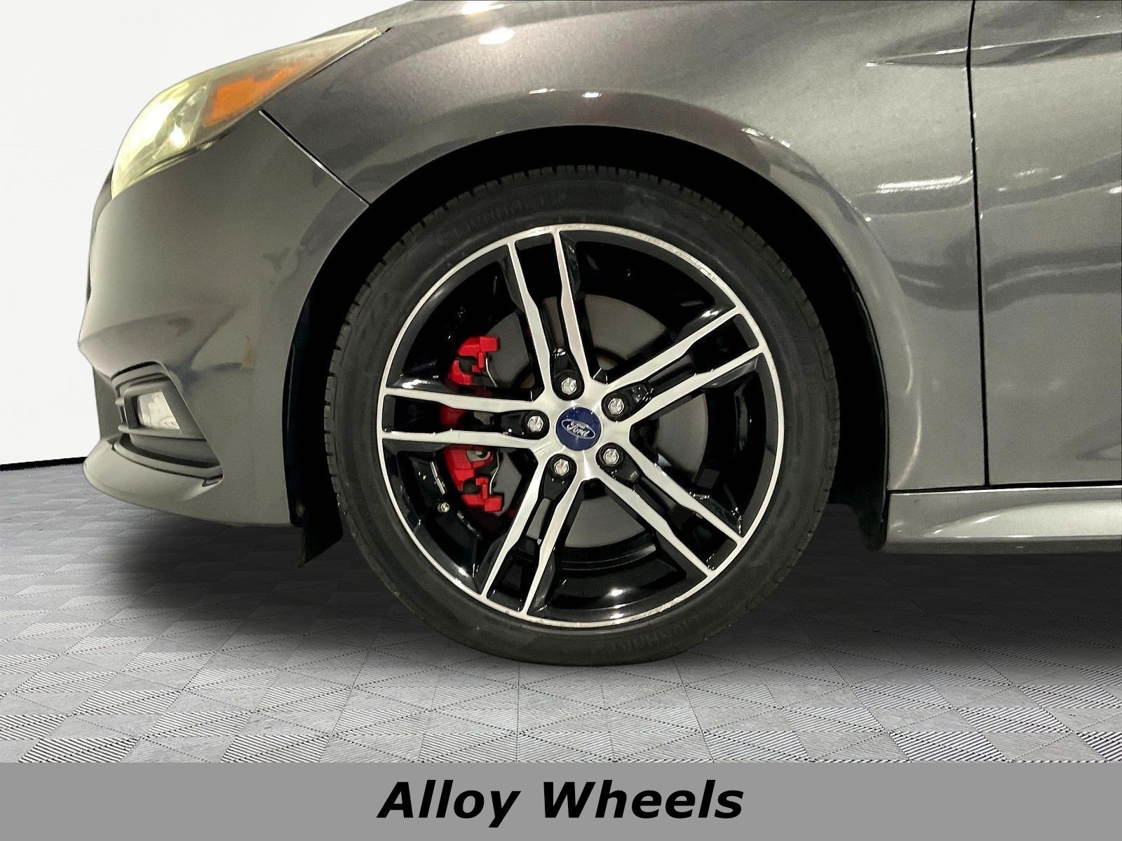 Used 2018 Ford Focus ST FWD image 32